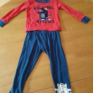 Set of 3 pairs of size 4 pajamas